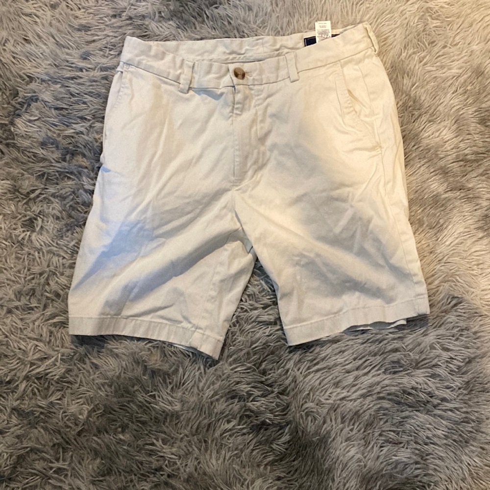 White vineyard vines shorts men